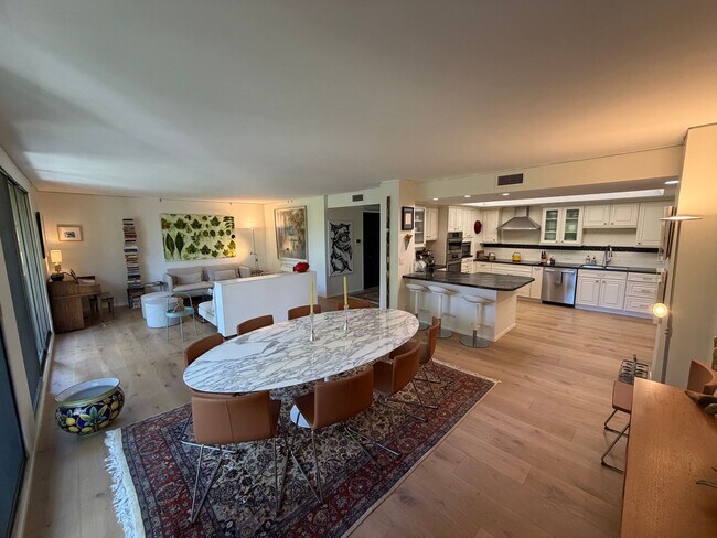 Building Photo - 3 bedroom | 2 bathroom | 4th floor condo in East Sacramento