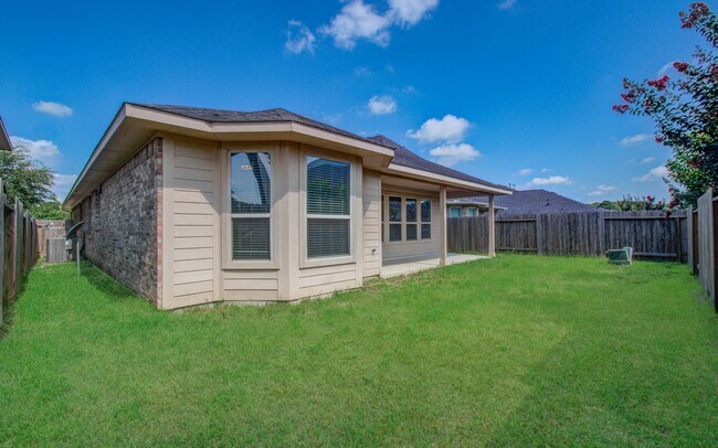Building Photo - 15618 Whispering Green Dr