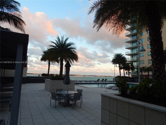 Building Photo - 1155 Brickell Bay Dr