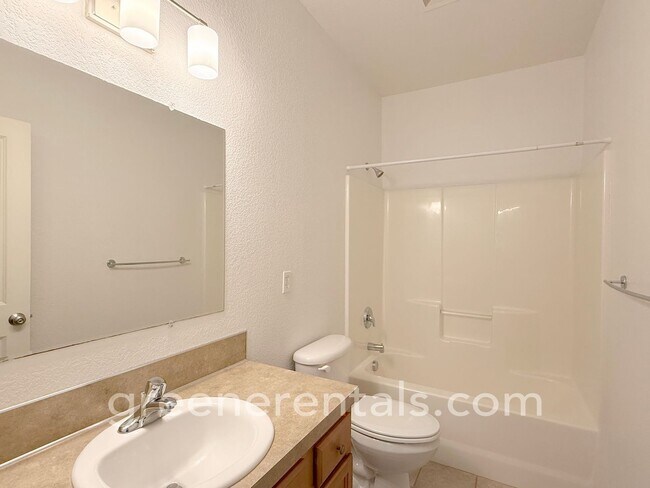 Building Photo - Spacious 2BR/2BA Rambler in Tumwater