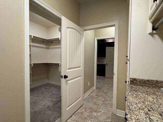 Building Photo - 11248 Fox Trail