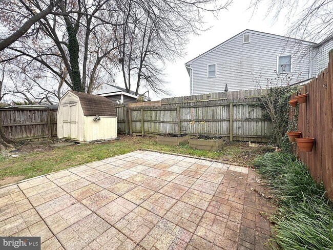 Building Photo - 5612 7th Rd S