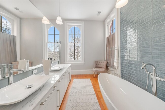 Building Photo - Historic, Character-Rich House - 3 Bed, 3 Bath (2 Full, 2 Half)