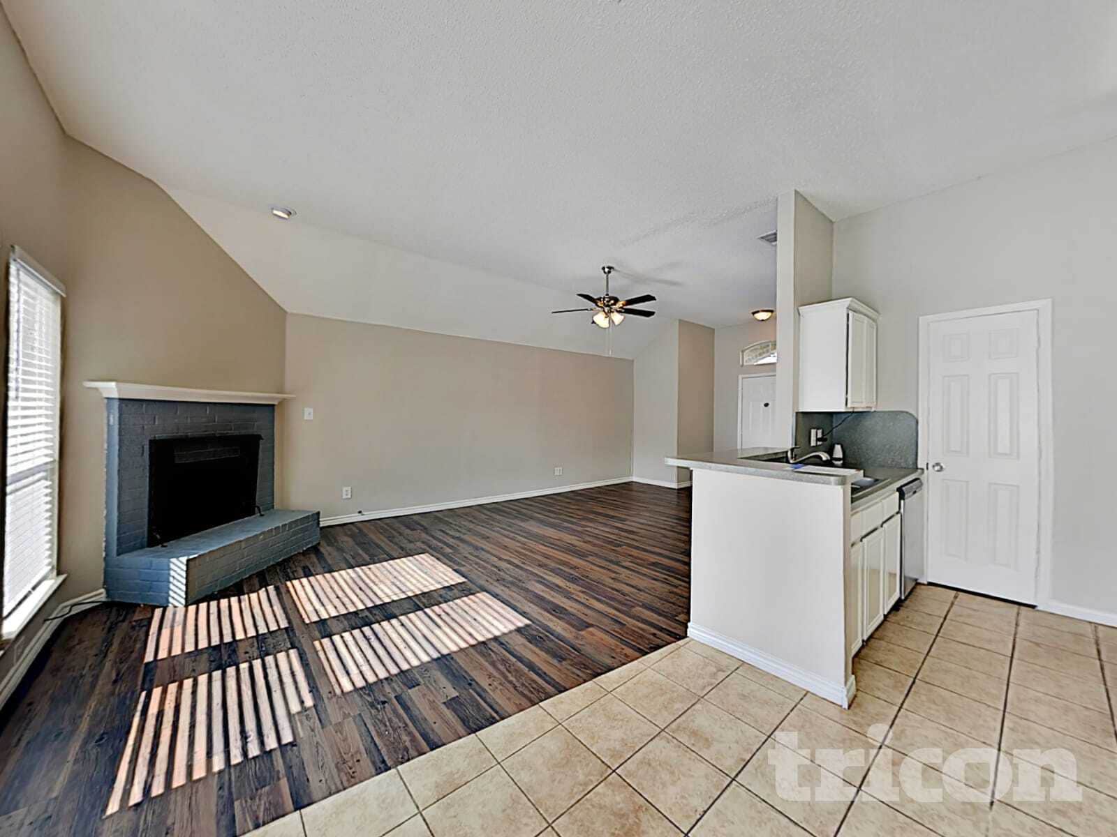 Building Photo - 228 Willow Creek Dr