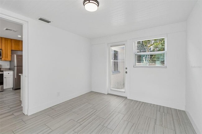 Building Photo - 8125 Bayshore Dr
