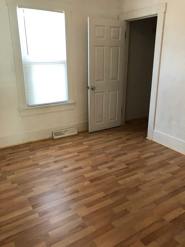 Building Photo - Charming 2 Bed, 1 Bath Home in Saint Anthony!