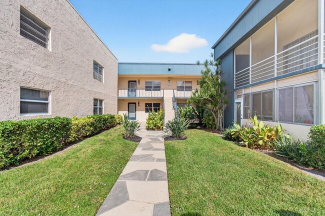 Building Photo - 180 Flanders C