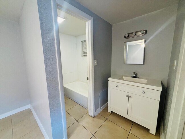 Building Photo - 1310 Lexington Ct