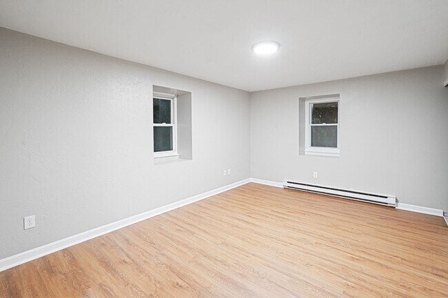 Building Photo - 5-9 Debra Lane