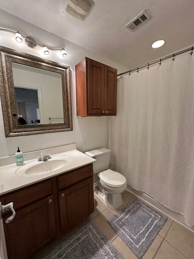 Building Photo - 2101 Charlotte Estates Dr