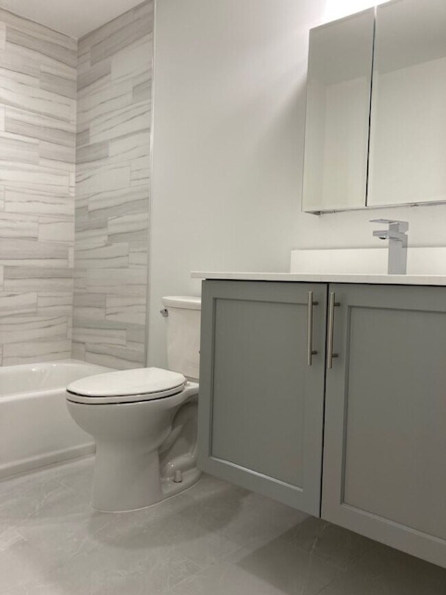 Building Photo - 2BR 2Bth unit. Great location! Easy access to Mass Pike. Laundry IN UNIT!
