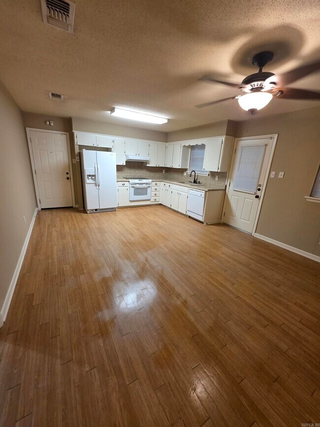 Building Photo - 11615 Ashwood Dr