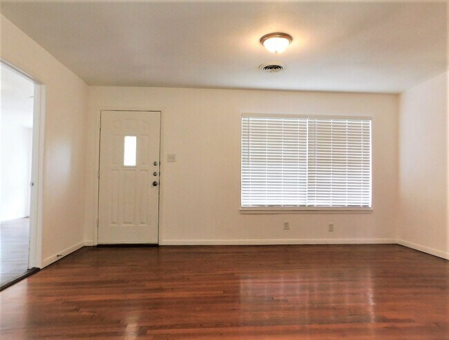 Building Photo - 1100 Estes Dr
