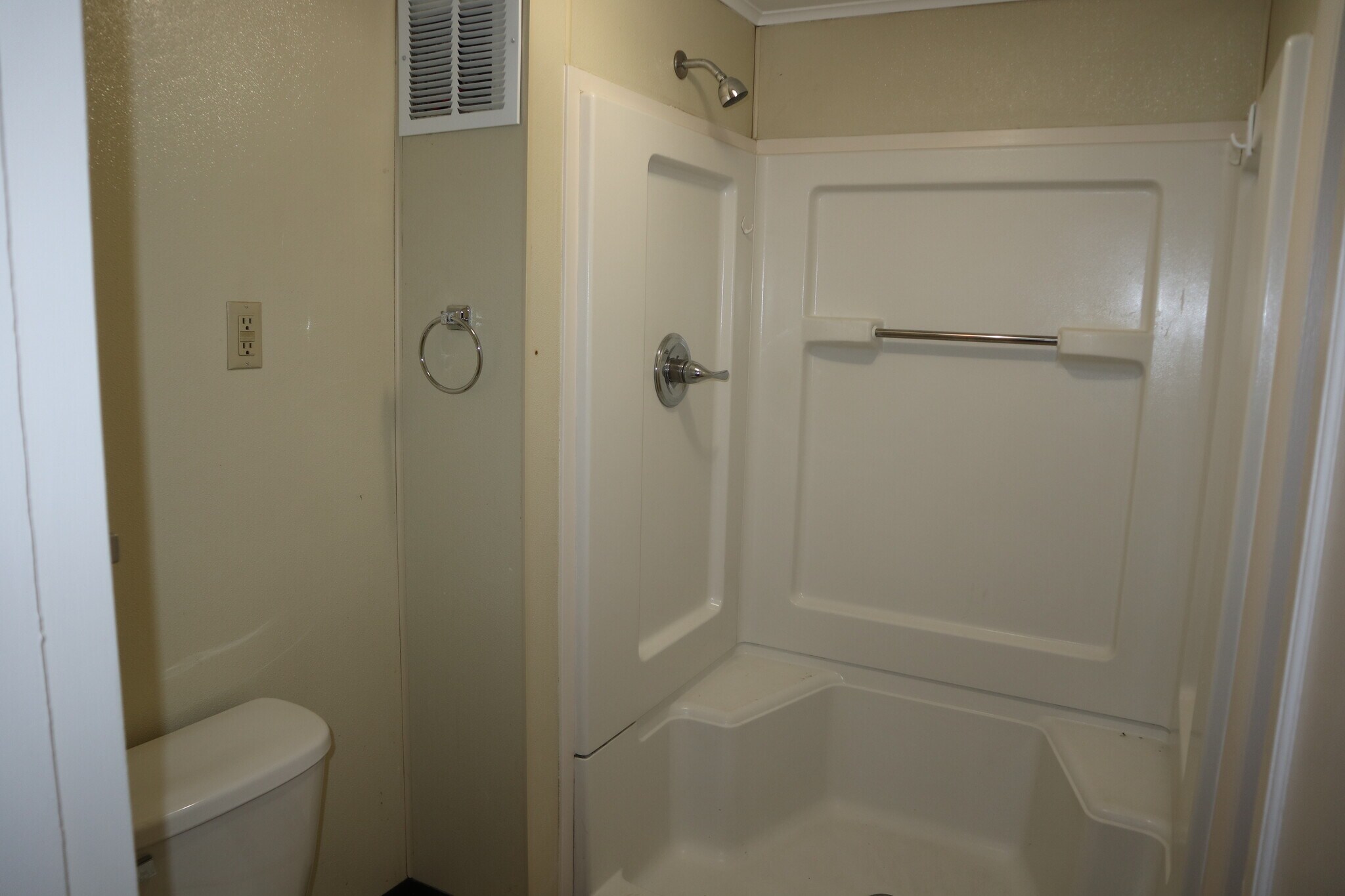 Building Photo - 523 East St