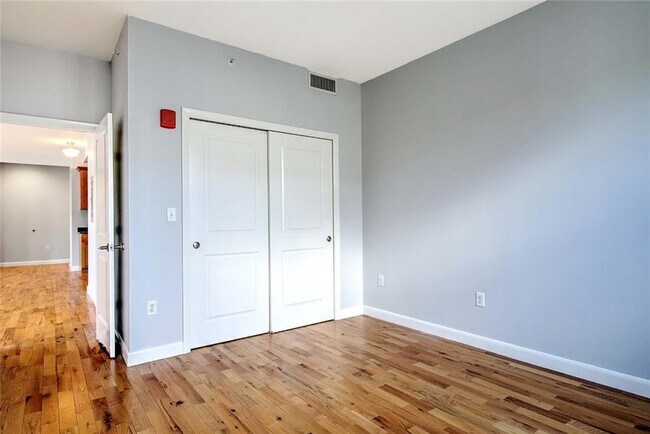 Building Photo - 400 Hope St