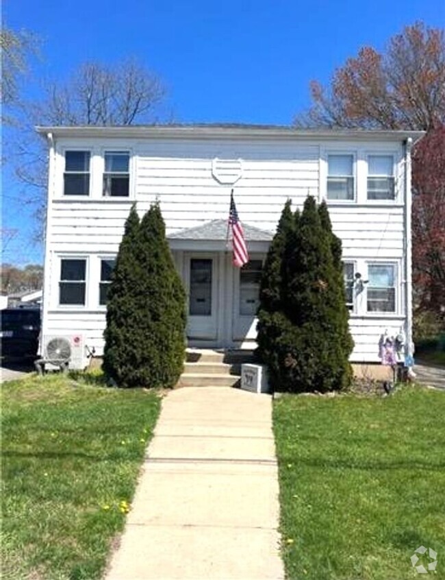 Building Photo - Cranston/Garden City – Two Bed Duplex - $2095