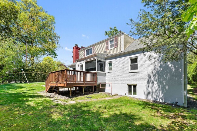 Building Photo - 128 Moorland Dr