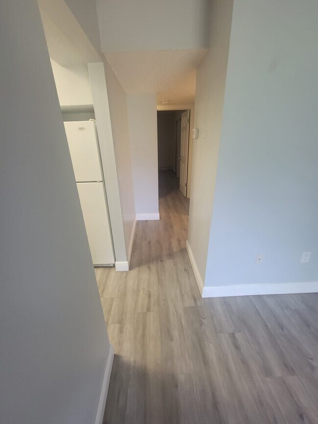 Building Photo - 1000 Lake of the Woods Blvd