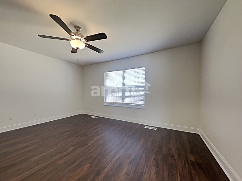 Building Photo - 5412 Singh Ln