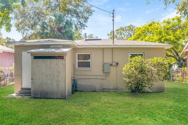 Building Photo - 2227 17th Ave S