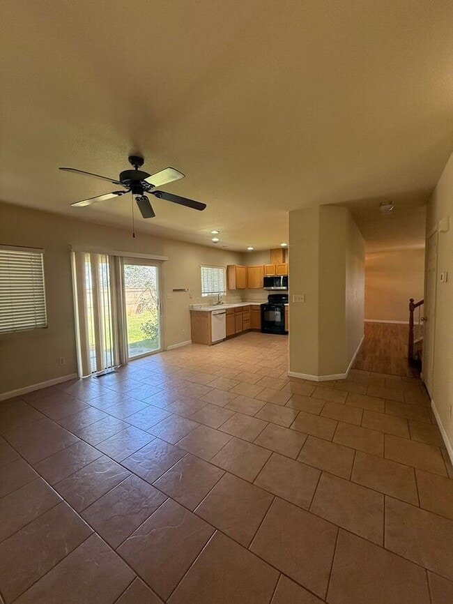 Building Photo - Spacious 3BR/2.5BA Home in Northwest Reno
