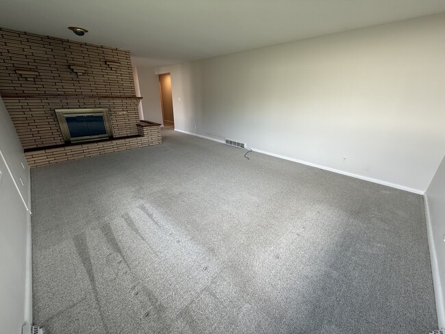 Building Photo - 3201 7th Ave S