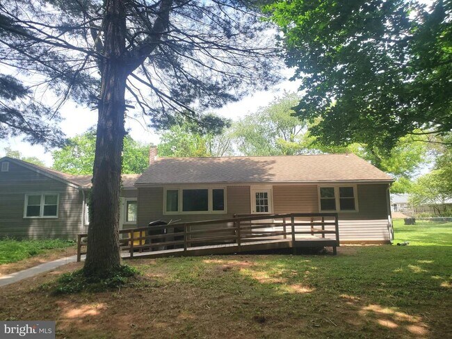 Building Photo - 161 Cooper Rd