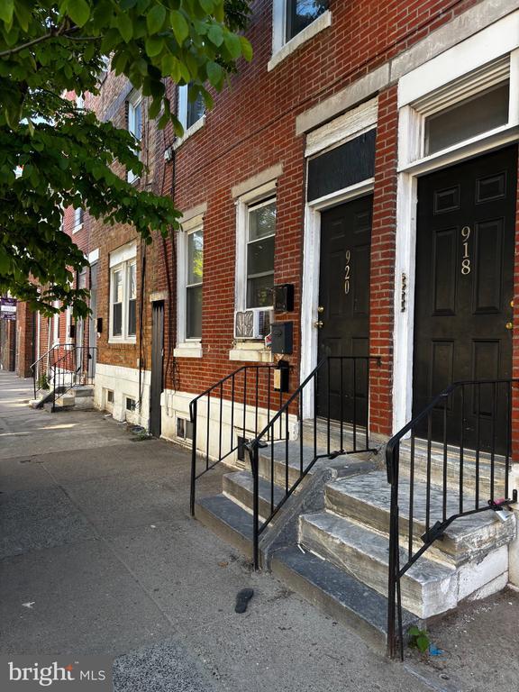 Building Photo - 920 S 12th St