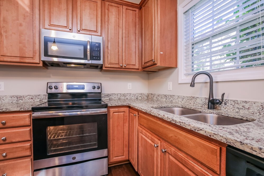 Building Photo - 4049 Laurel Glen Dr