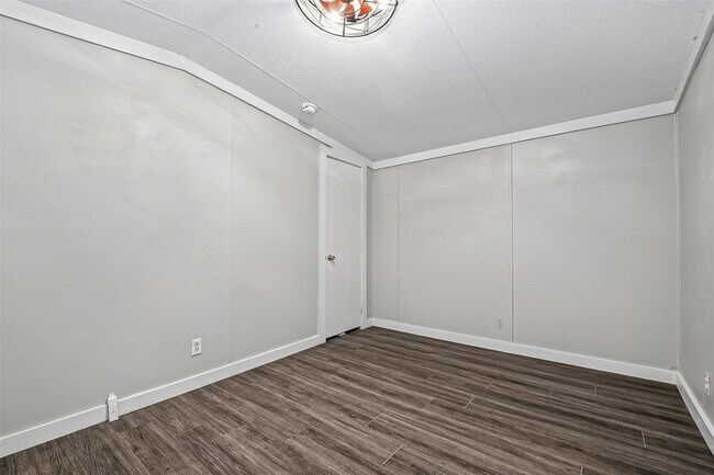 Building Photo - 2122 Koster Rd