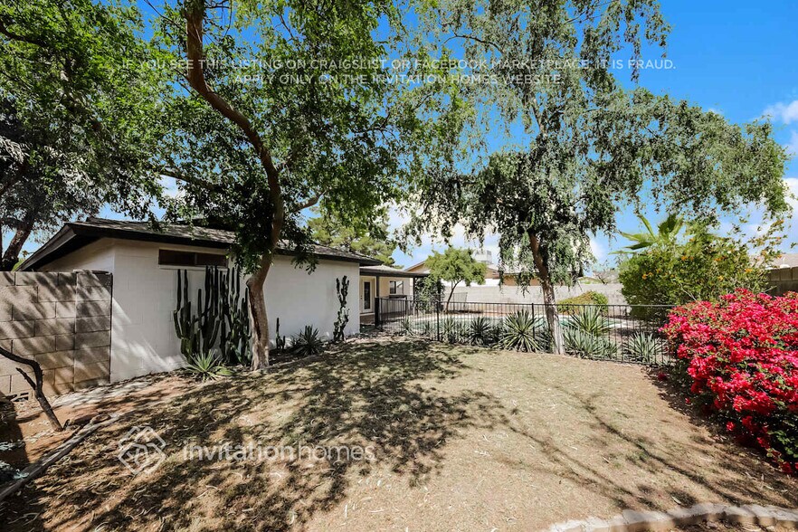 Building Photo - 11033 N 57th Dr