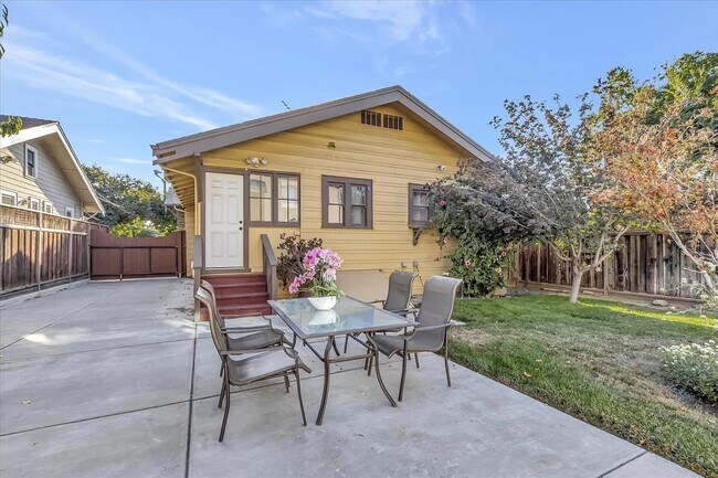 Building Photo - 860 S 8th St