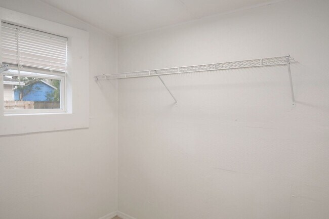 Building Photo - 4829 6th St