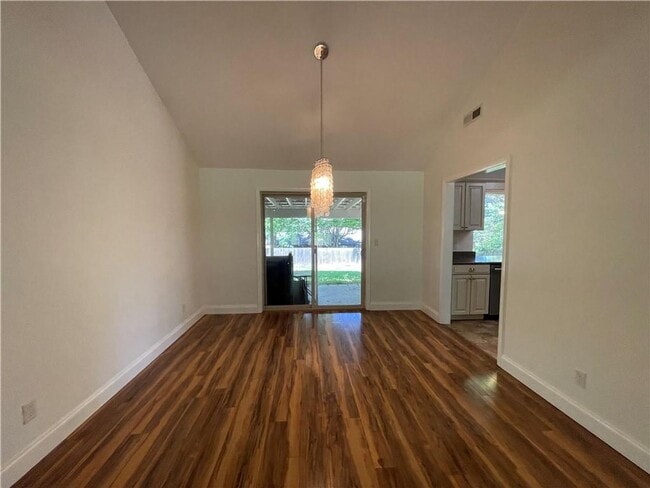 Building Photo - Gorgeous 3-Bed, 2.5-Bath Retreat Near Veterans Park