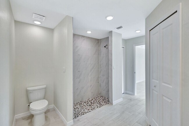 Building Photo - 3809 NW 38th St