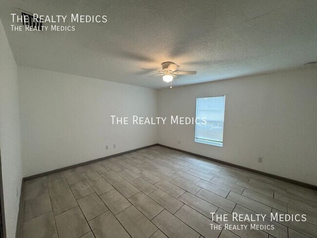 Building Photo - 1708 Providence Blvd