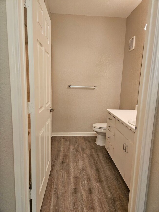 Building Photo - $600 Deposit* 2bed 2bath Downtown Orlando ...