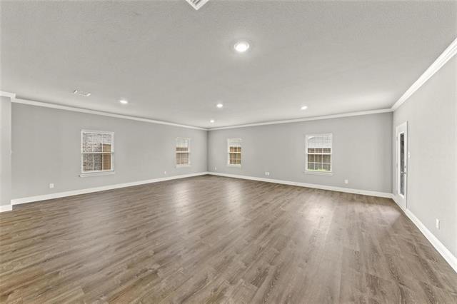 Building Photo - 304 Community Dr