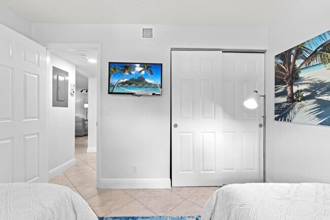 Building Photo - 600 Egret Cir