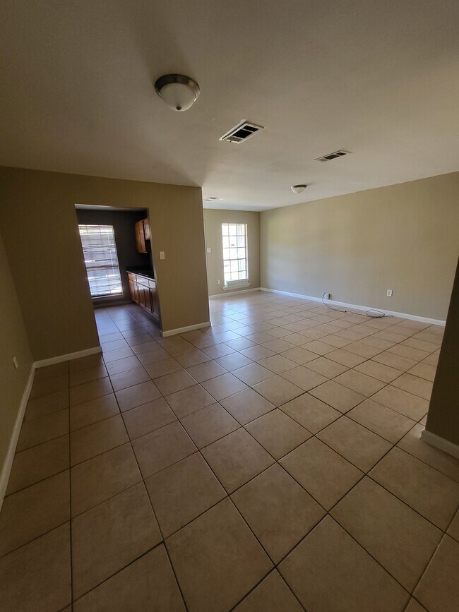 Building Photo - 10112 El Scott Ave