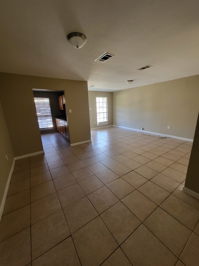 Building Photo - 9628 El Scott Ave