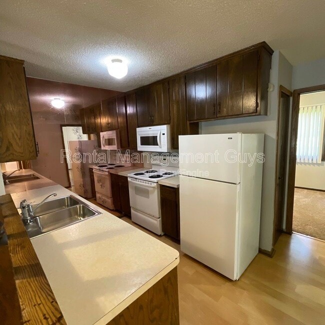 Building Photo - 8693 Maplebrook Pkwy N