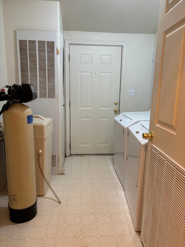 Building Photo - 007