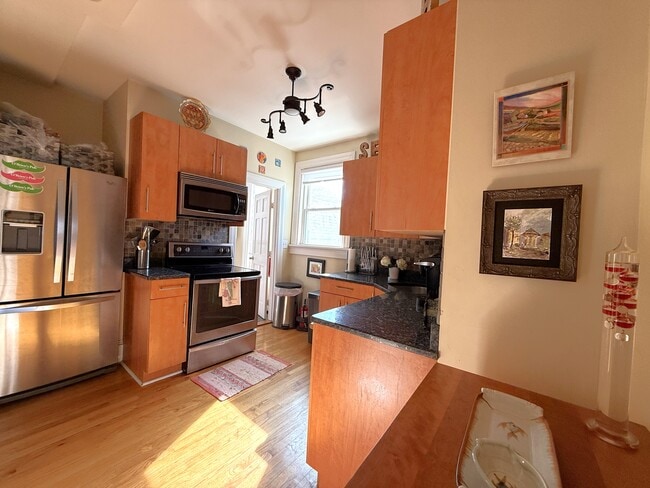 Building Photo - 3 Howard St