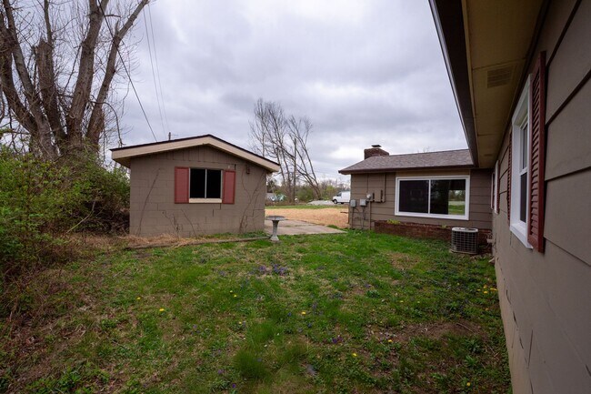 Building Photo - Lovely 3 Bed / 2 Bath in Private Setting--AVAILABLE NOW!!!