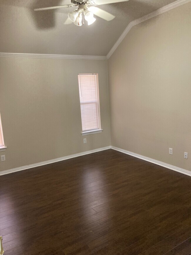 Building Photo - 8520 Western Meadows Dr
