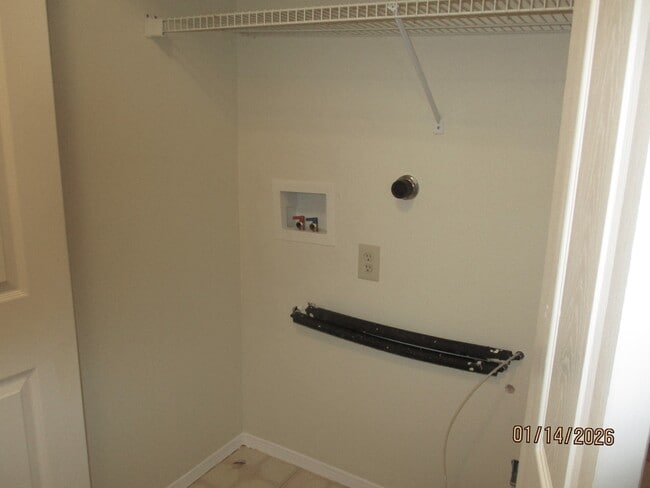 Building Photo - 1409 Alder Dr NE