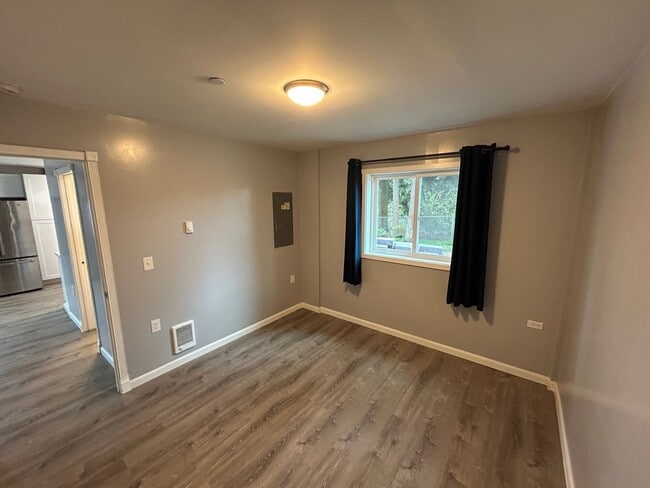 Building Photo - 2B/1 BA House in Lakeland North neighborhood of Auburn, $2,100/mo.