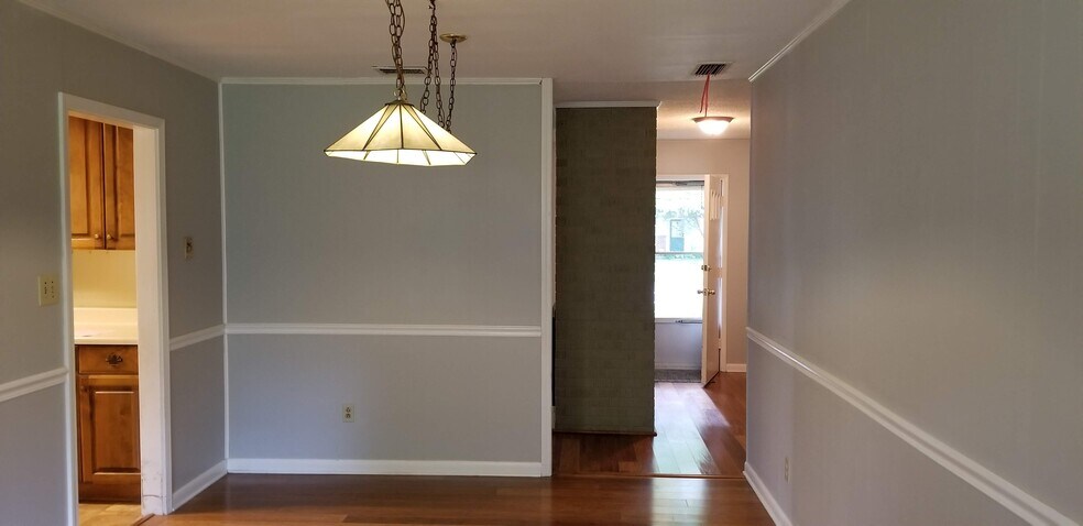 Building Photo - 906 Woodall Ln NW