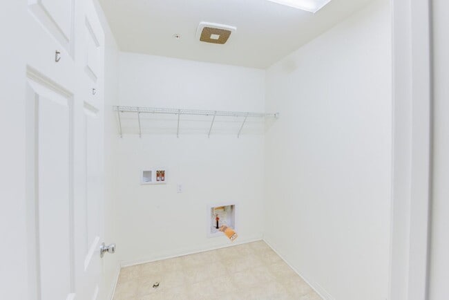 Building Photo - 7181 Logsdon Dr